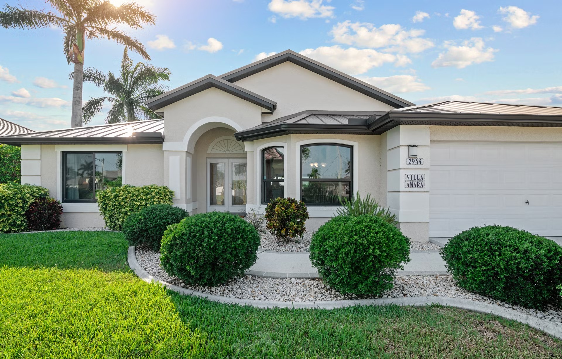 Villa am Wasser mit privatem Bootsdock, Pool und Spa/Jacuzzi