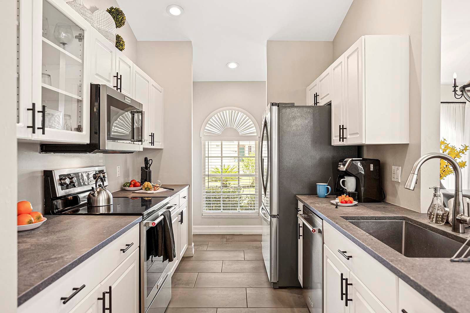 Voll ausgestattete Küche