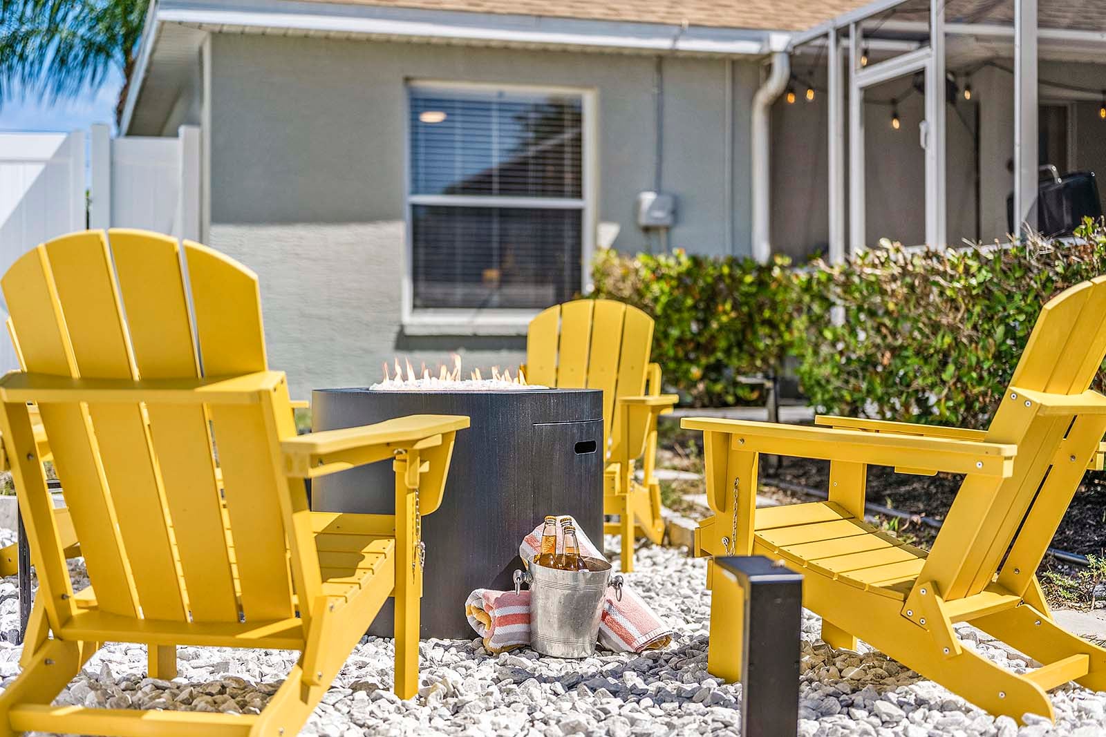 Feuerstelle im Freien, ideal für Abende in Florida