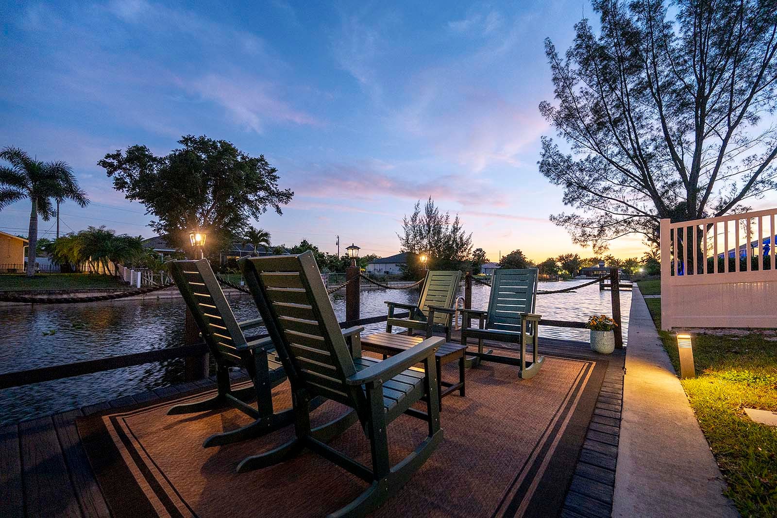 Abendstimmung mit tropischer Kulisse