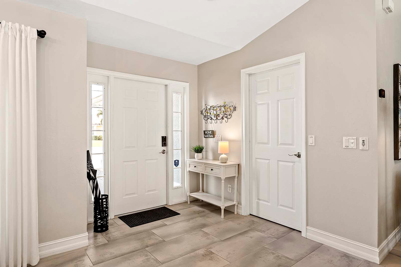 Vordereingang und Foyer von Infinity Escape