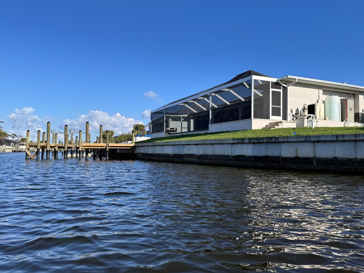Hinterhof des Salty Shores Retreat Angeln und Bootfahren ein Muss