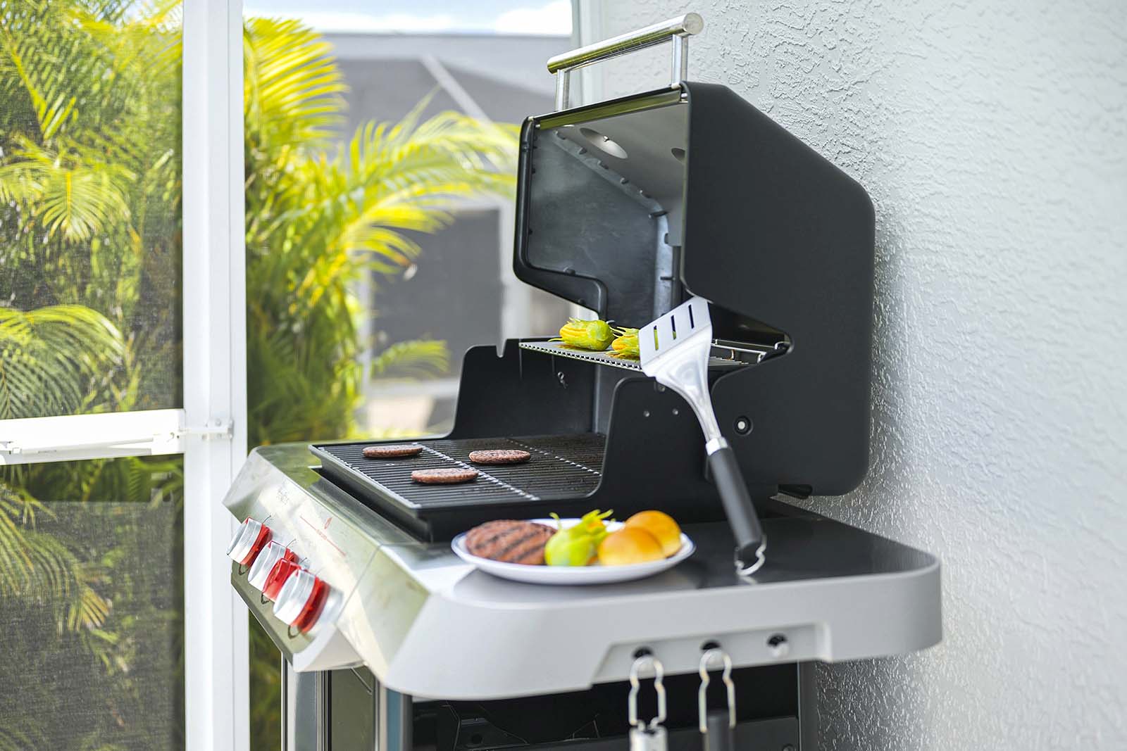 Grillt irgendjemand? Genießen Sie Burger oder Steaks auf dem Grill