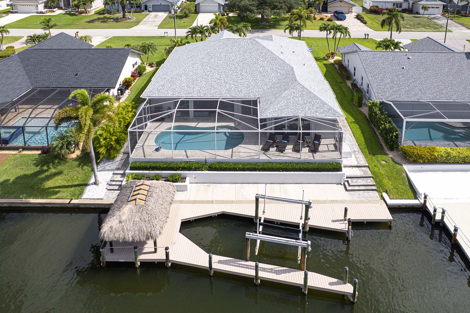 Paradise South verfügt über direkten Zugang zum Golf sowie einen Bootslift