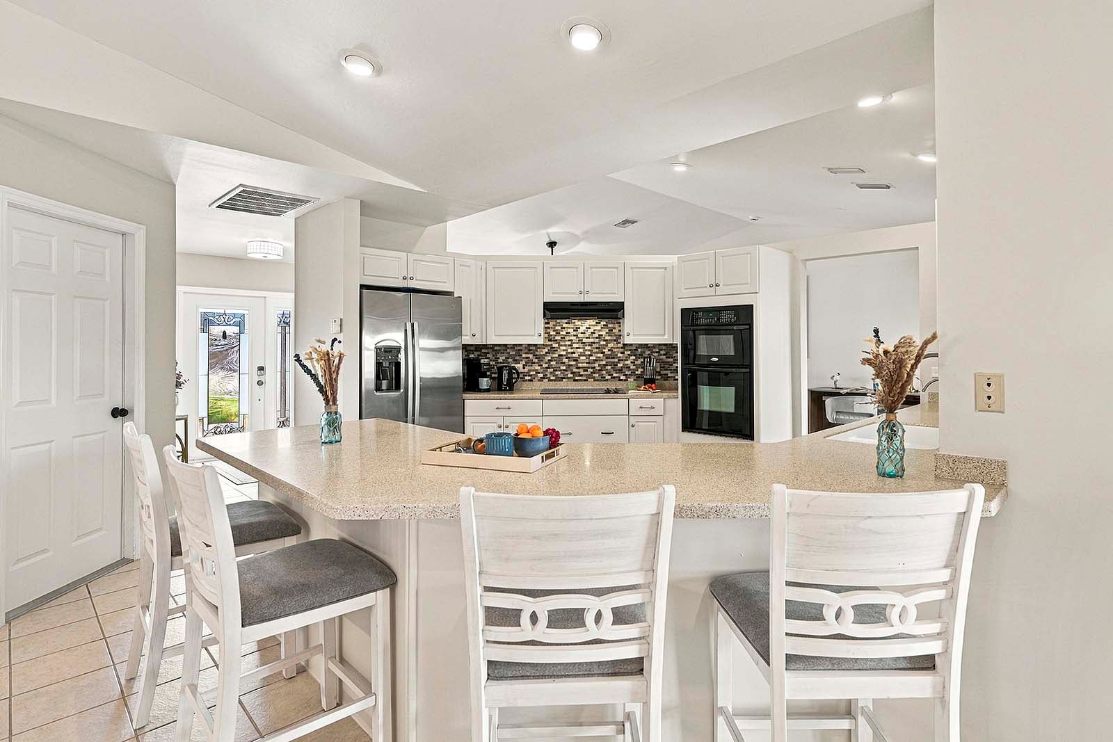 Additional Seating Options Around the Counter Island