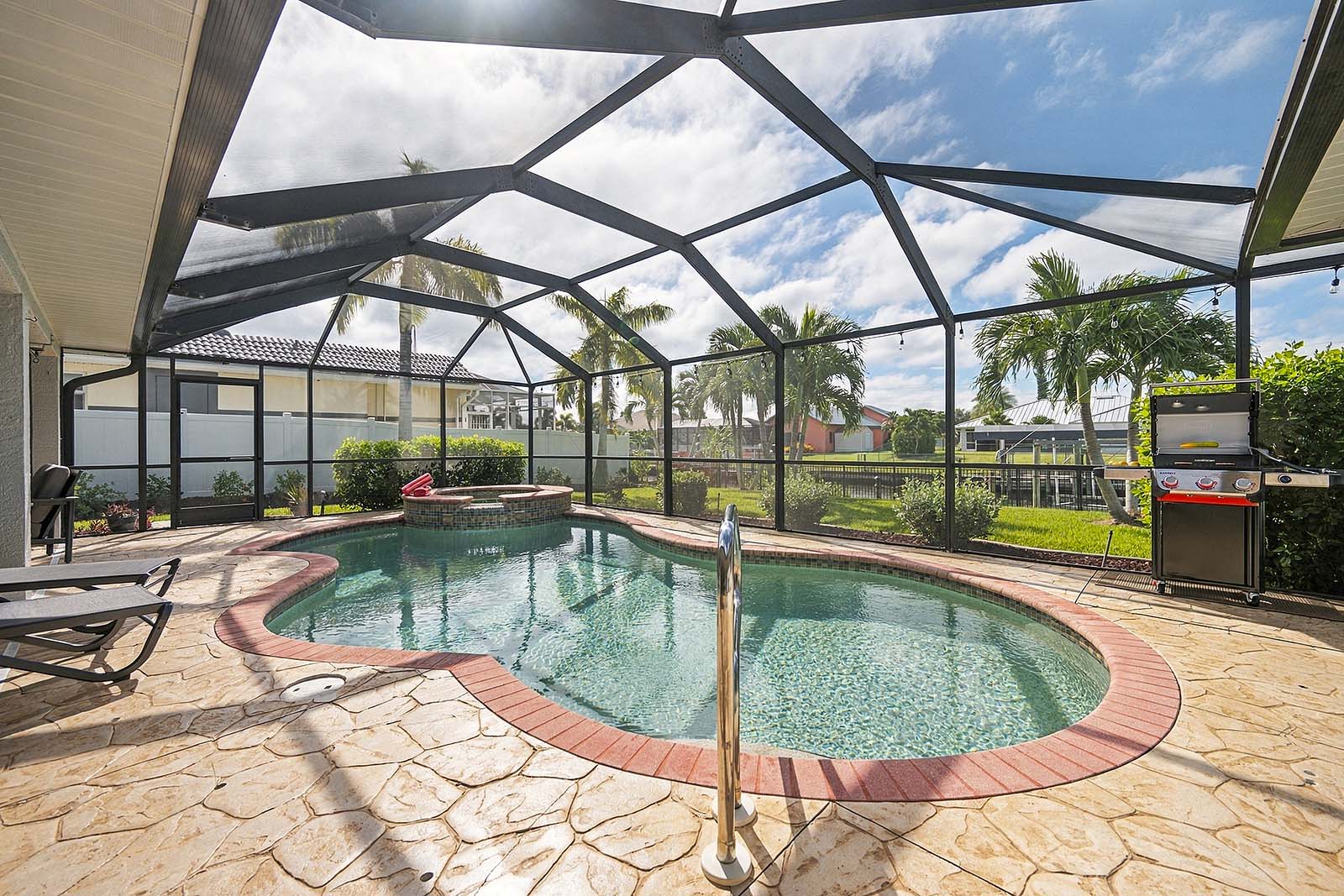 Large Pool with WhirlPool