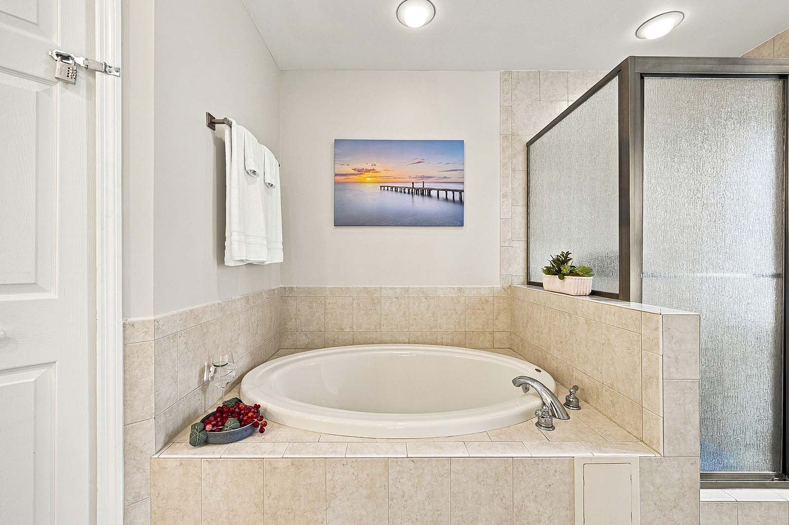 Garten Tub and Shower