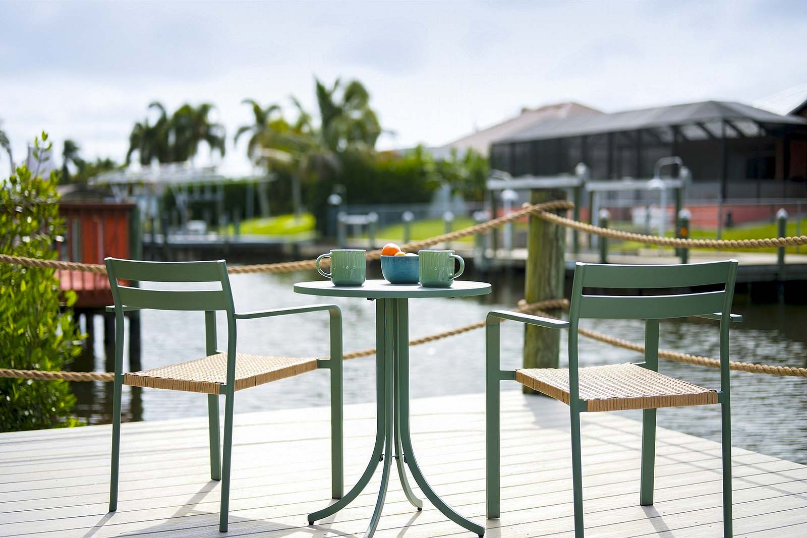 Enjoy Your Morning Coffee at The Bootsanleger House