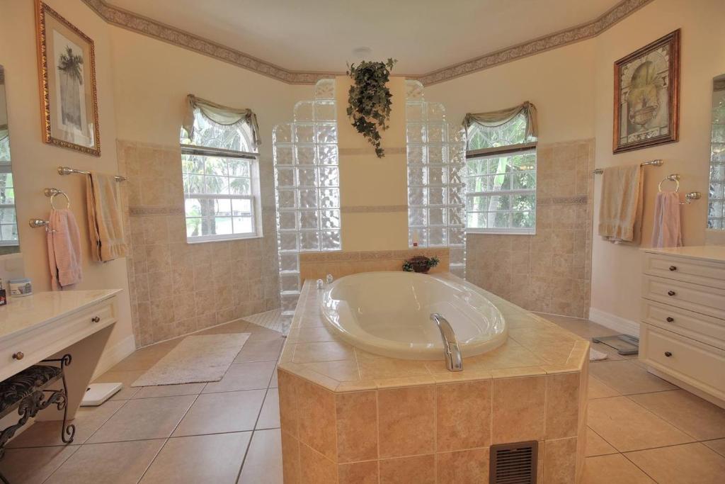 Villa Princess – Seelage, Pool & privater Bootssteg - Bild 17