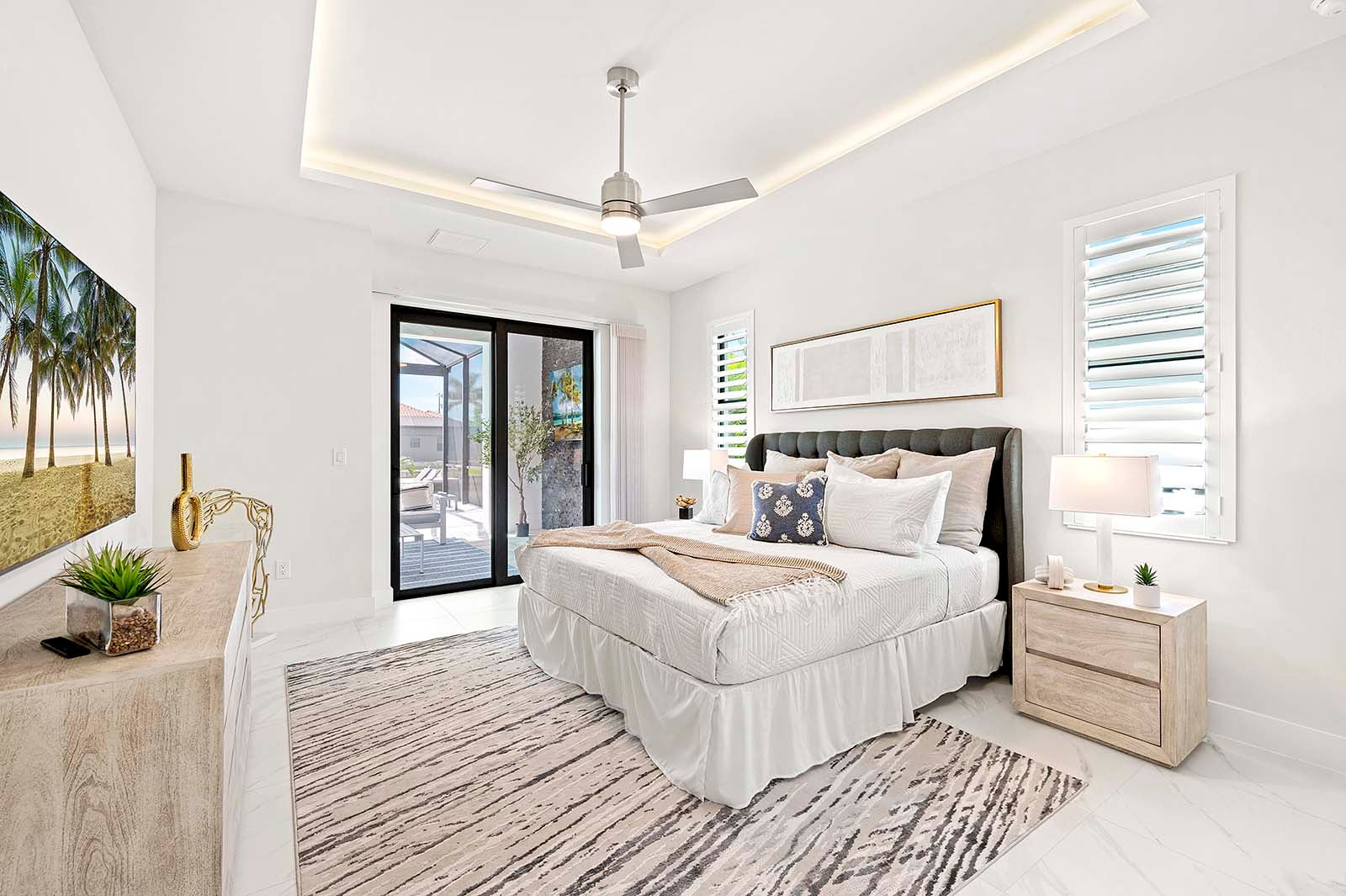 Salzwasser-Pool mit Spa auf der Lanai am Kanal mit Wasserblick.