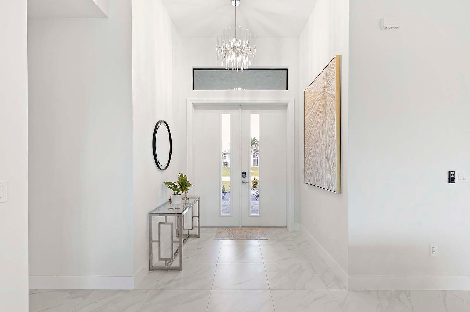 Salzwasser-Pool mit Spa/Whirlpool und Blick auf den Kanal.