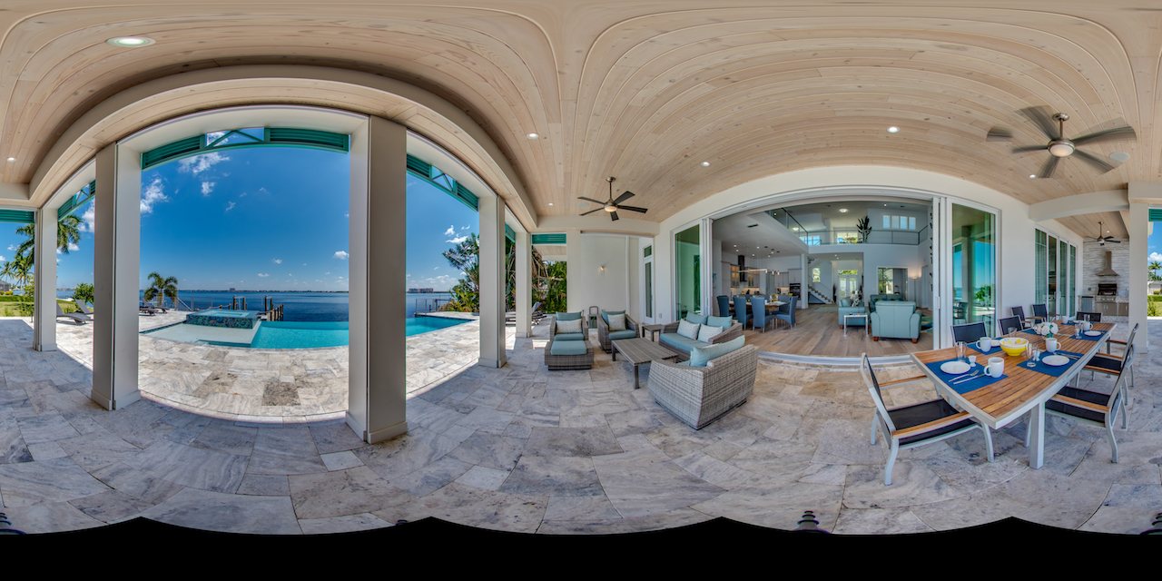Panorama der überdachten Terrasse