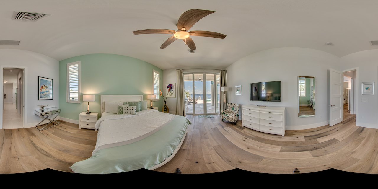 Panorama des Schlafzimmers der Master-Suite 1