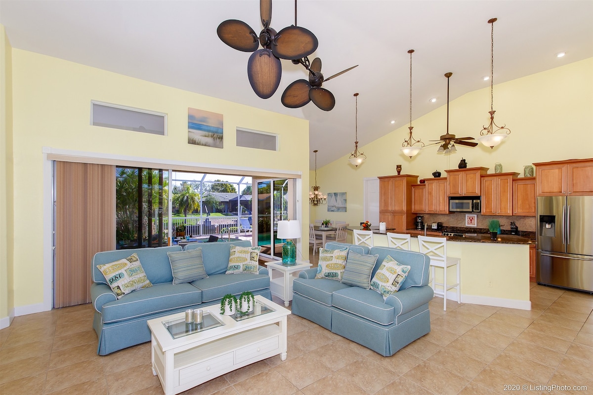 Veranda am Kanal mit Blick aufs Wasser und Sonnenaufgang.