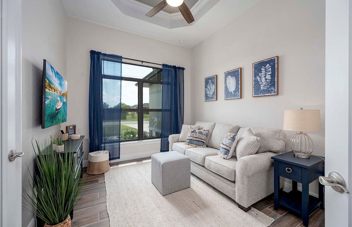 Lanai mit Sitzlounge und Blick auf den Kanal