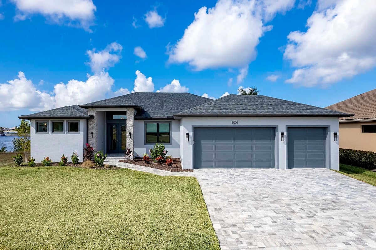 Lanai mit Blick auf den Kanal bei Sonnenuntergang.