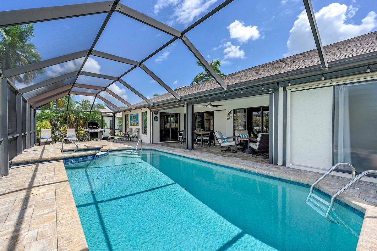 Beheizter Pool und Whirlpool auf der Lanai mit Blick auf den Kanal.