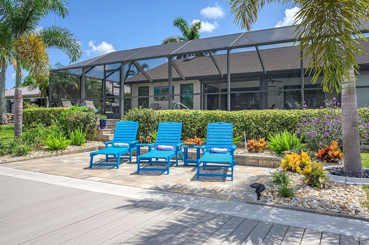 Beheizter Pool und Whirlpool auf der Lanai mit Blick auf den Kanal.