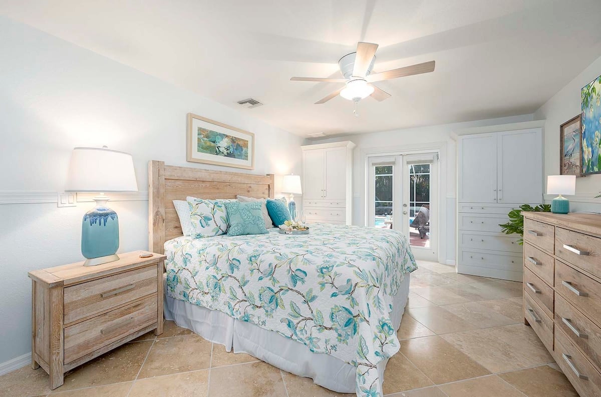 Außenbereich mit Salzwasser-Pool, Whirlpool und Lanai mit Sitzbereich