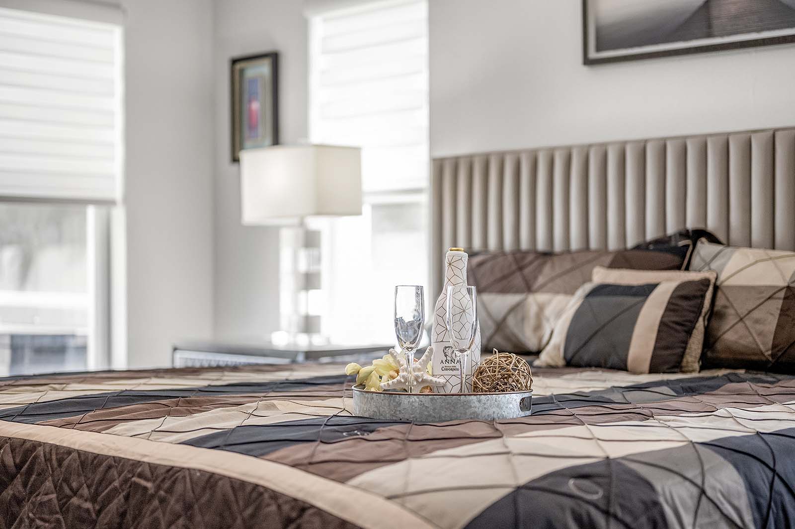 Überdachte Lanai mit Salzwasser-Pool und Whirlpool