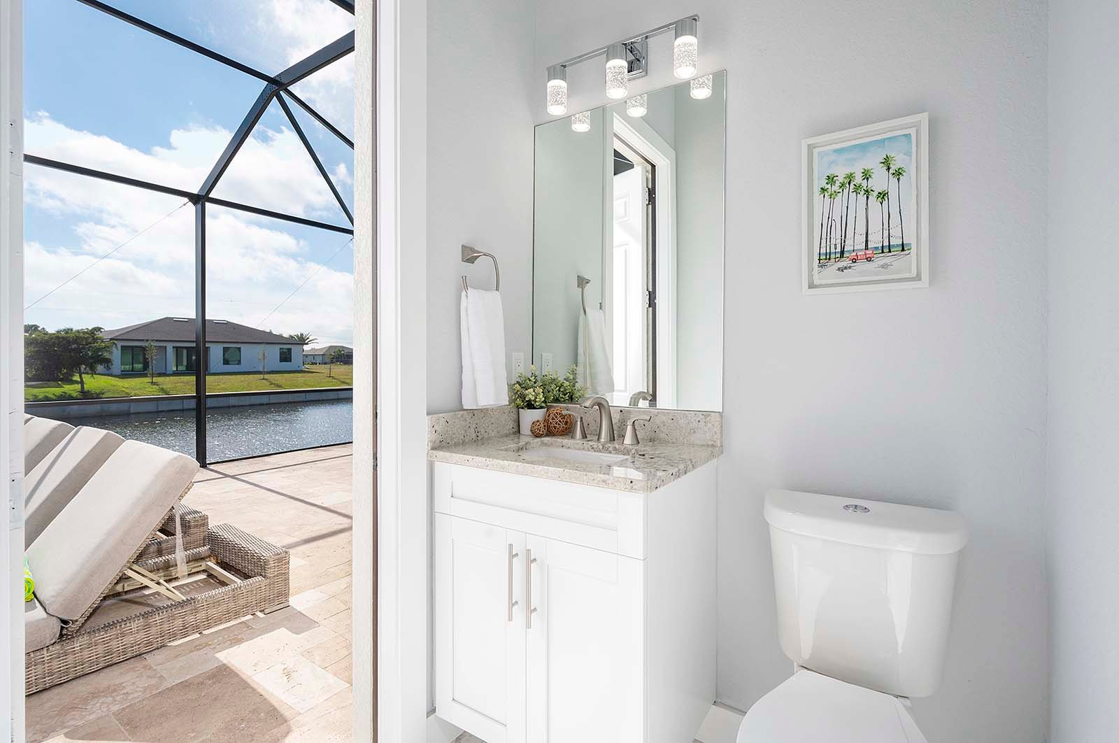 Beheizter Pool mit großer Lanai und Grillbereich.