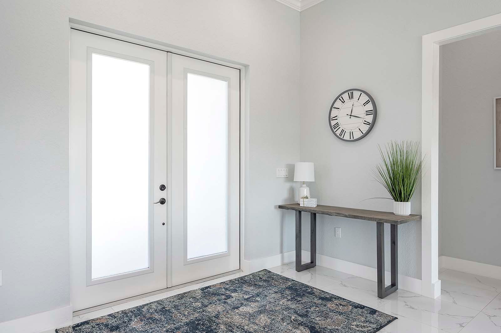 Beheizter Pool mit großer, sonniger Lanai und Grillbereich.