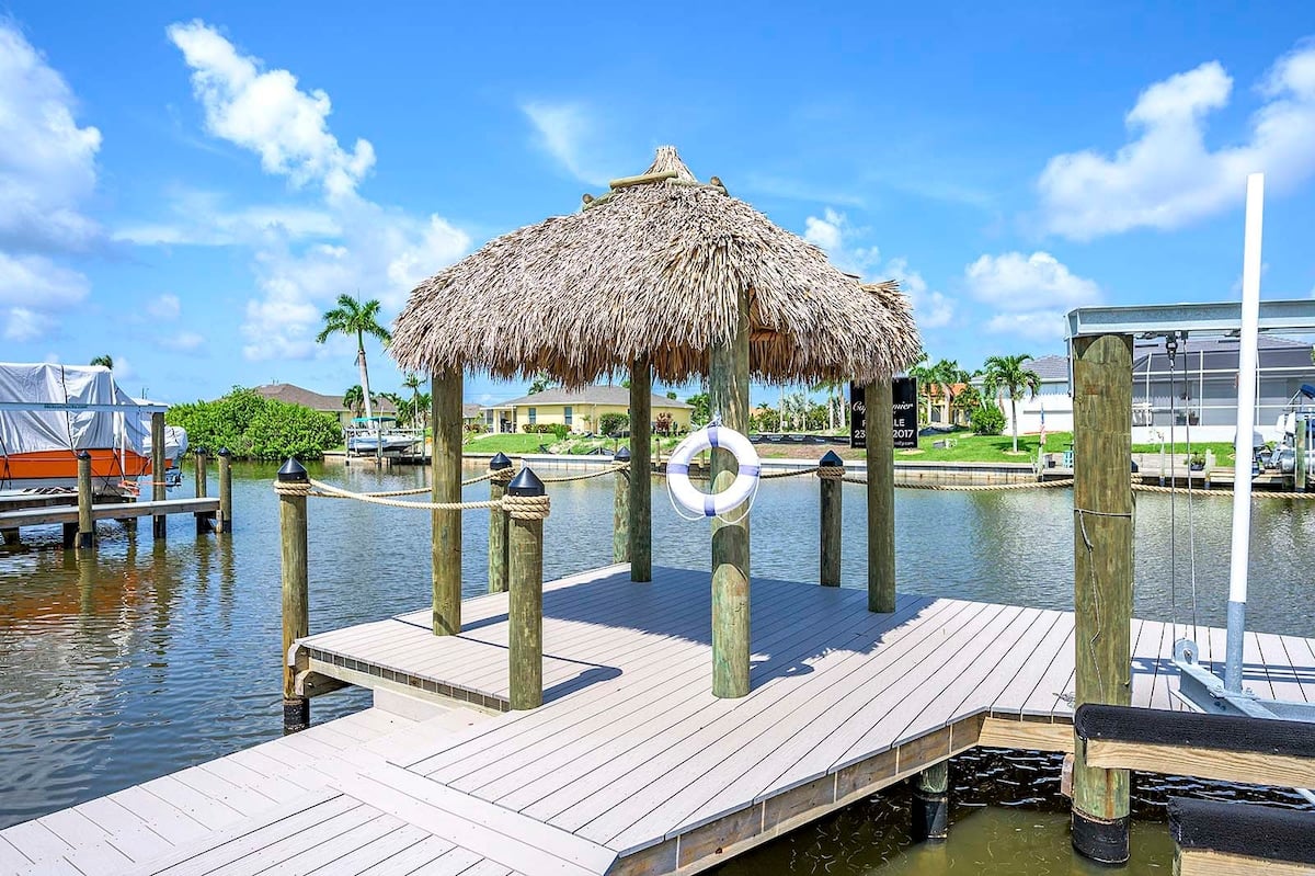 Kanalblick mit privatem Dock und Westausrichtung für Sonnenuntergänge