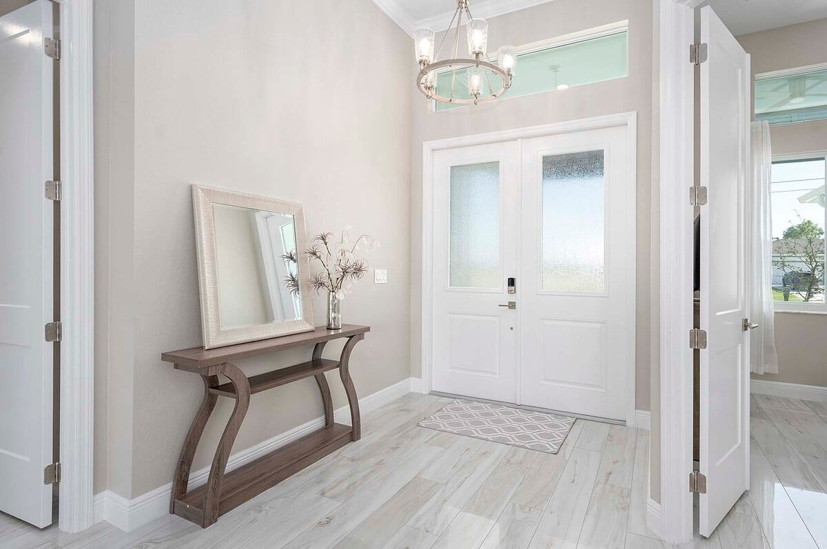 Kanalblick vom Waterfront-Haus mit privatem Dock und Westausrichtung für Sonnenuntergänge.