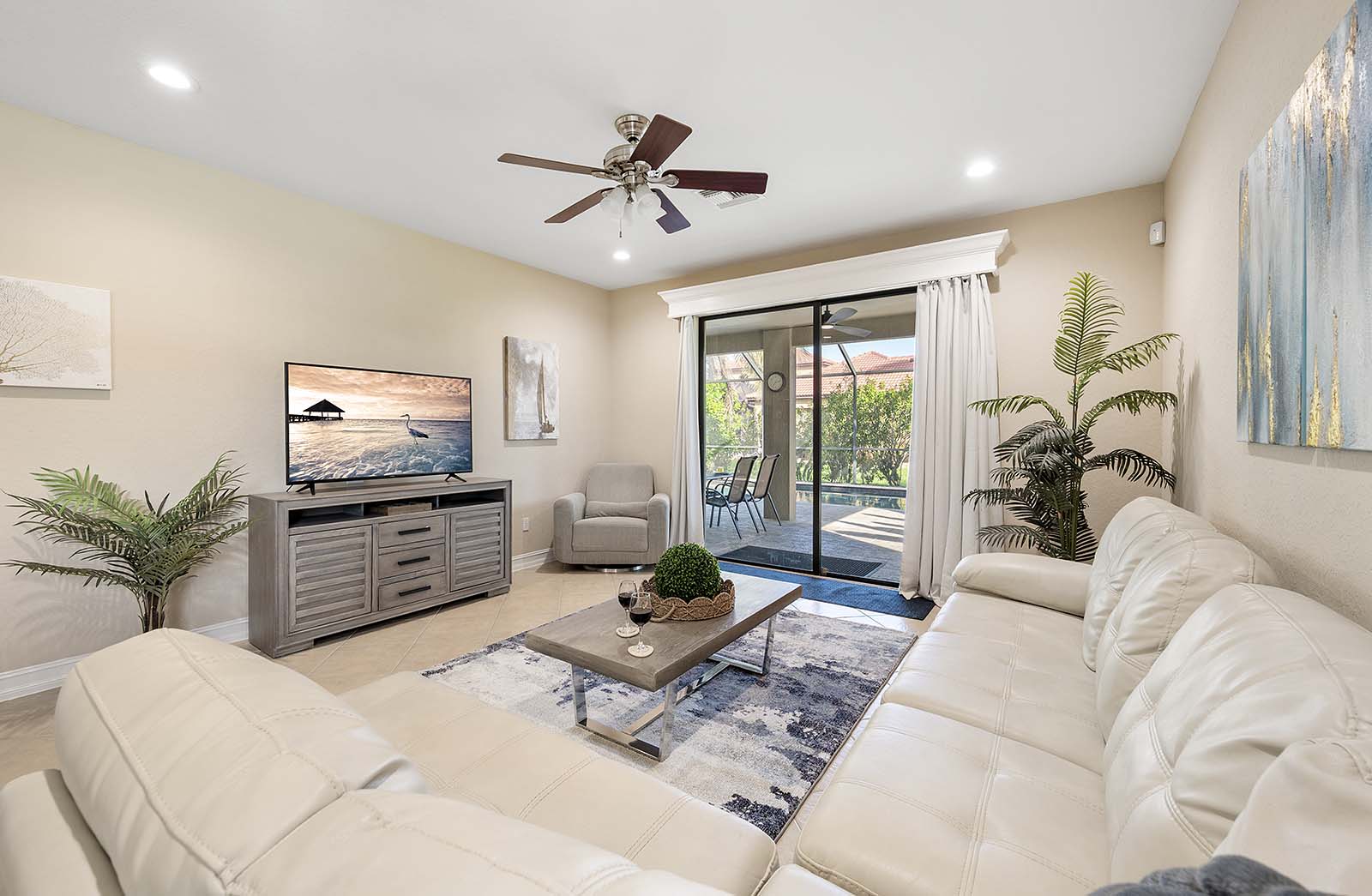 Beheizter Privatpool mit Lanai und Grillbereich.