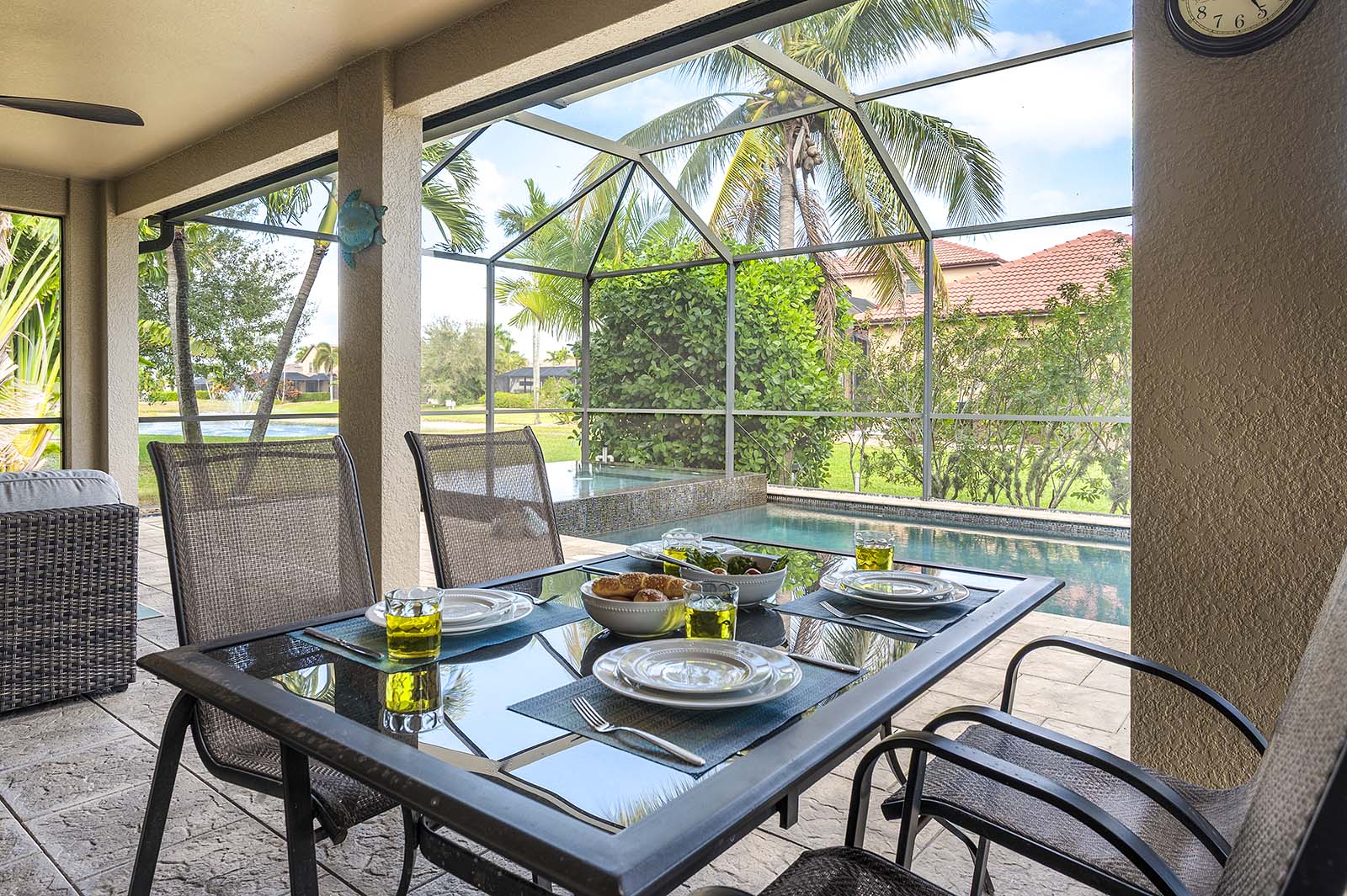 Beheizter Privatpool mit großzügiger Lanai und Grillbereich.