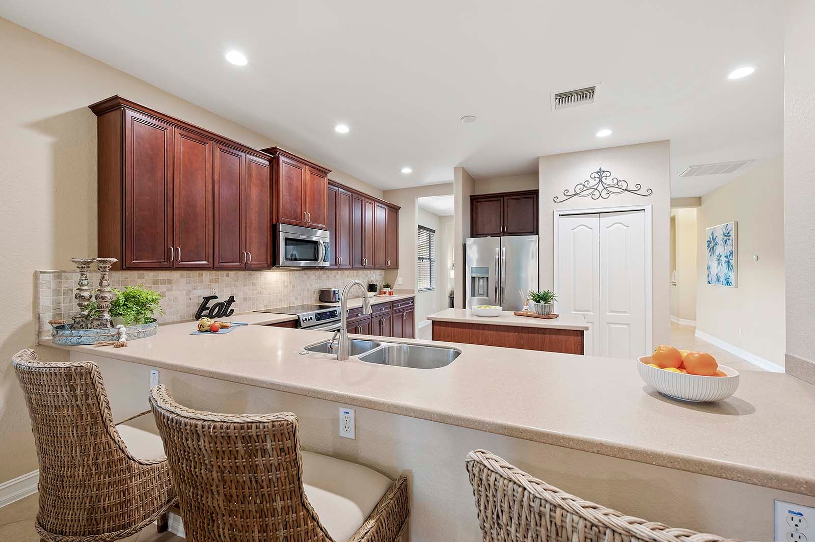 Beheizter Privatpool mit Liegen auf der Lanai.