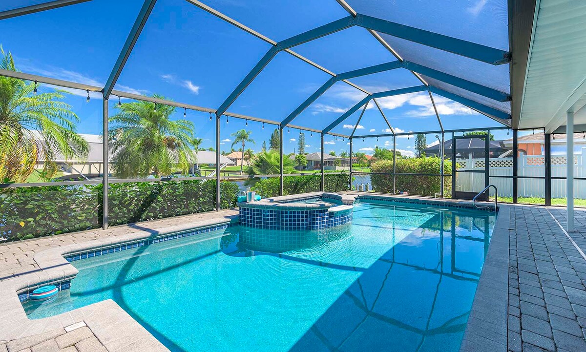 Beheizter Pool mit Whirlpool auf der Lanai am Kanal.