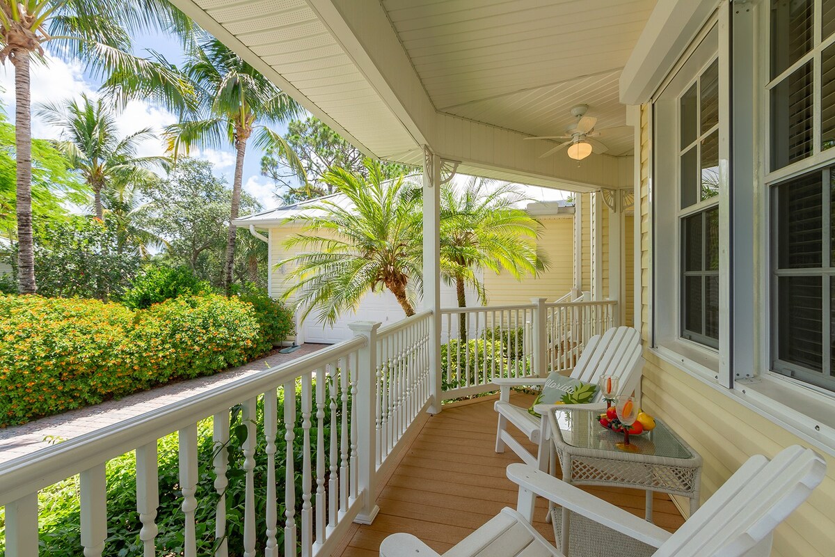 Salzwasser-Pool mit Whirlpool und Blick auf den Kanal.