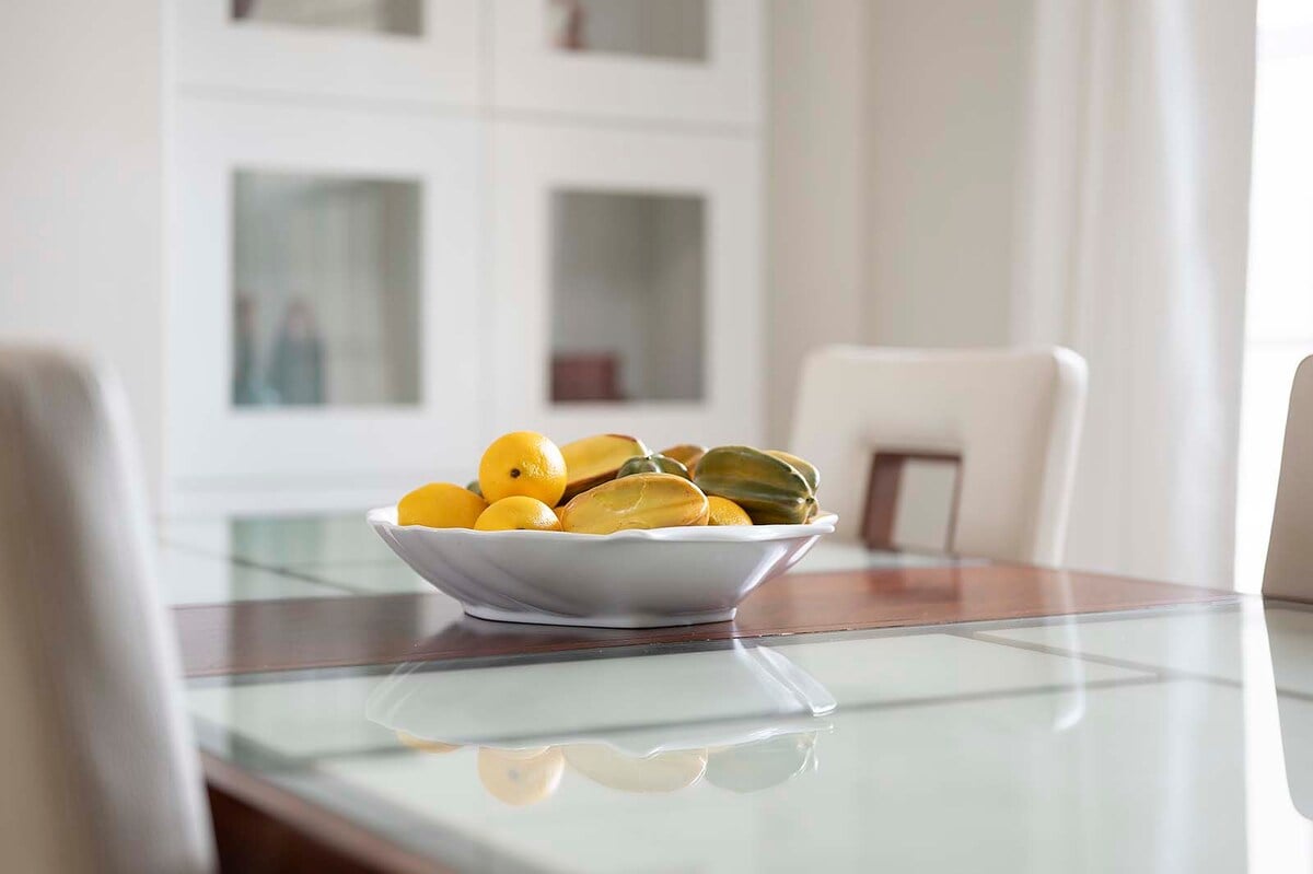 Beheizter Pool mit Blick auf den Kanal und privatem Bootsdock.