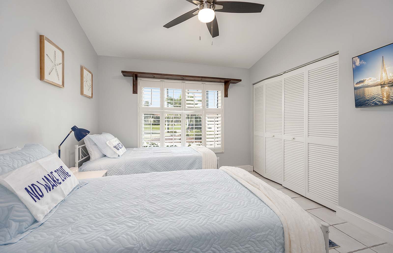 Blick auf den Kanal mit privatem Bootsdock am Ferienhaus in SW Cape Coral.