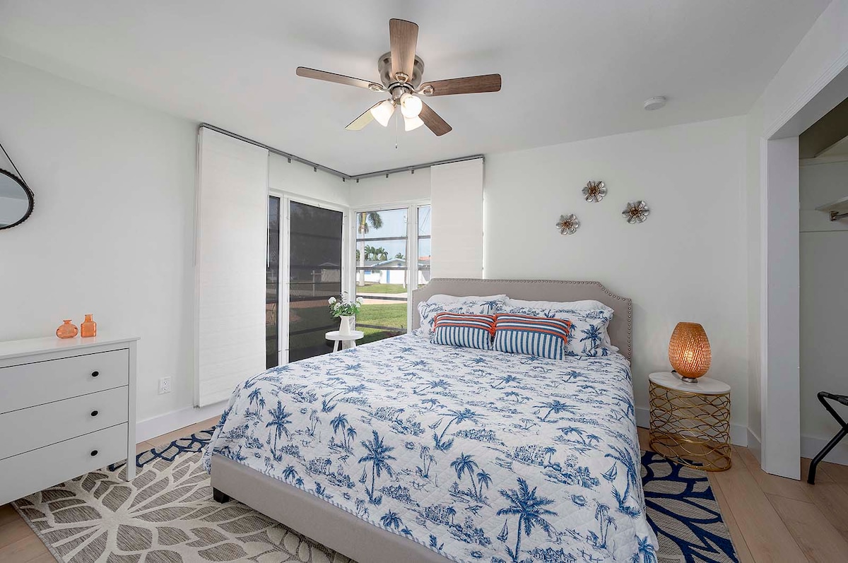 Beheizter Pool mit Lanai und Blick auf den Kanal.