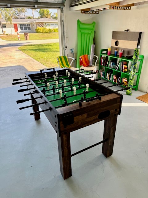 Beheizter Pool auf der Lanai mit Blick auf den Kanal und Bootssteg.