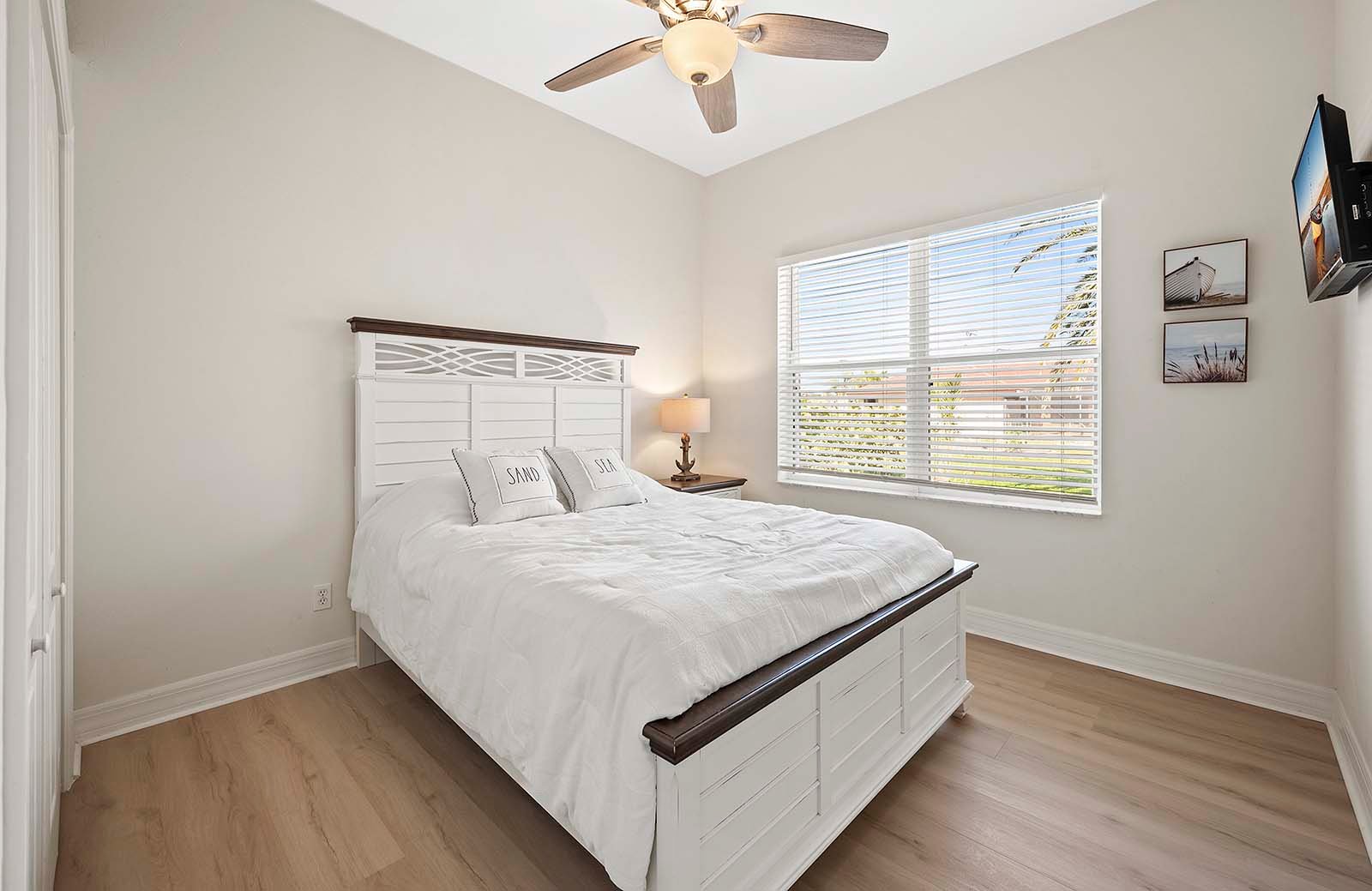 Gästezimmer mit Queensize-Bett, Gartenblick und eigenem Bad