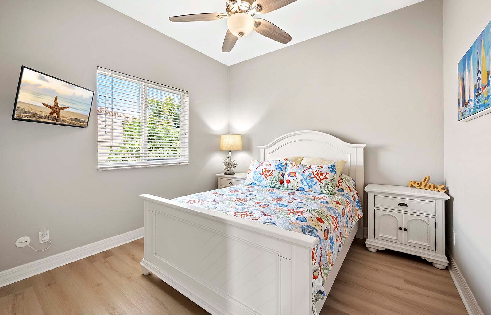 Queen-Gästebad mit Gartenblick