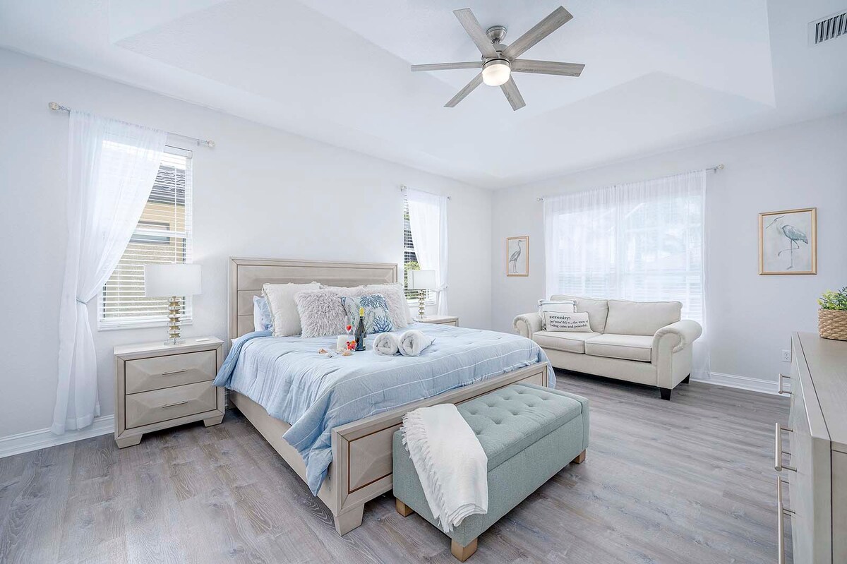 Überdachte Veranda mit Blick auf den Kanal.