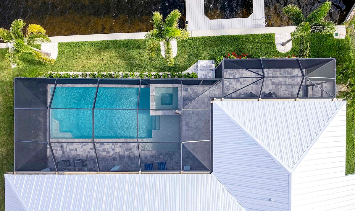 Privater Salzwasser-Pool am Kanal mit Bootsdock.