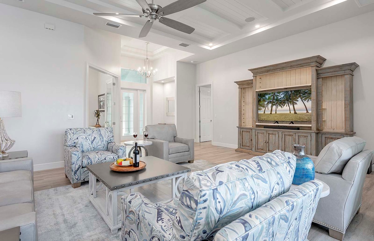 Privater Salzwasser-Pool am Kanal mit Bootsdock.