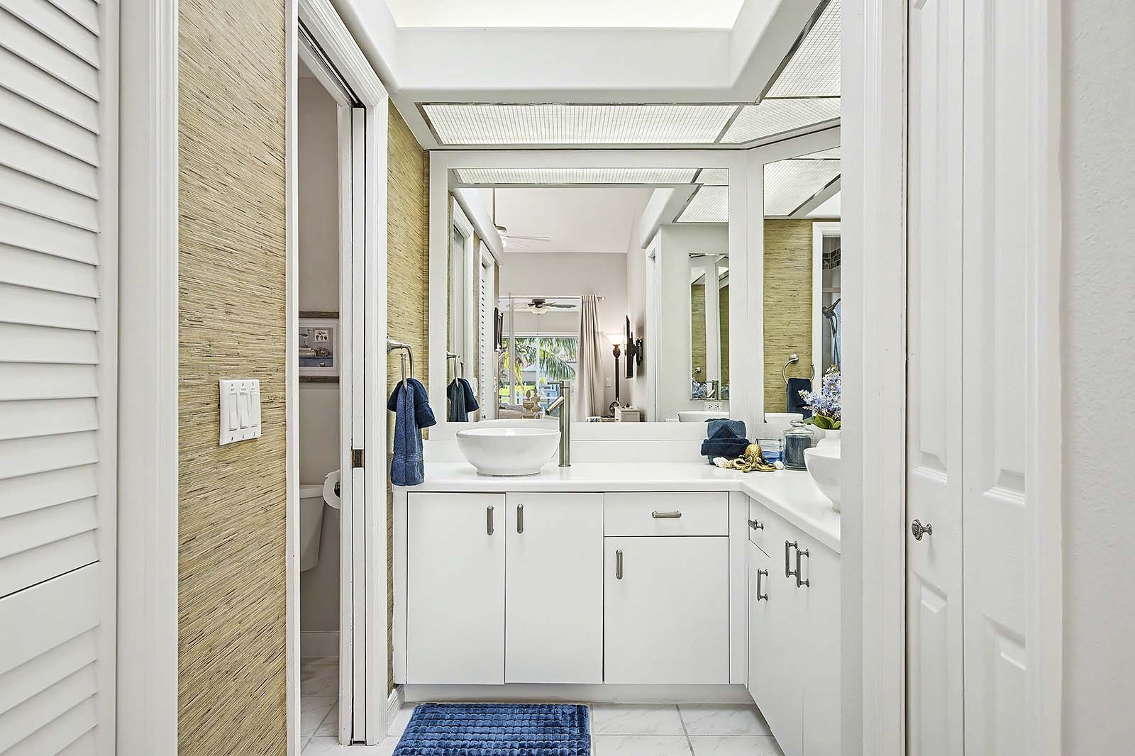 Beheizter Pool mit Terrasse in Südlage am Kanal.