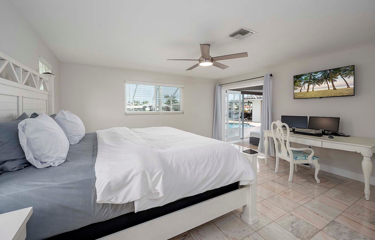 Blick vom privaten Dock auf den Kanal in SE Cape Coral.