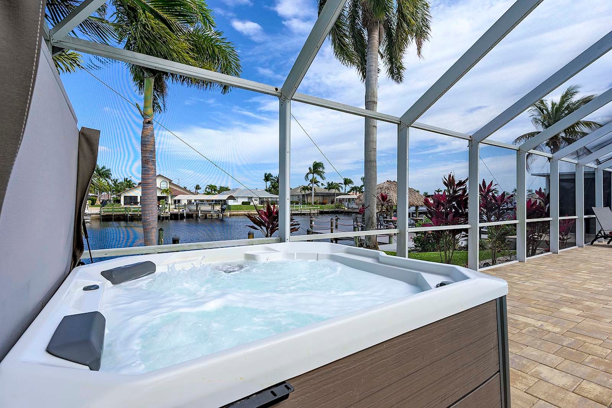 Salzwasser-Pool mit Blick auf den Kanal und privatem Dock.