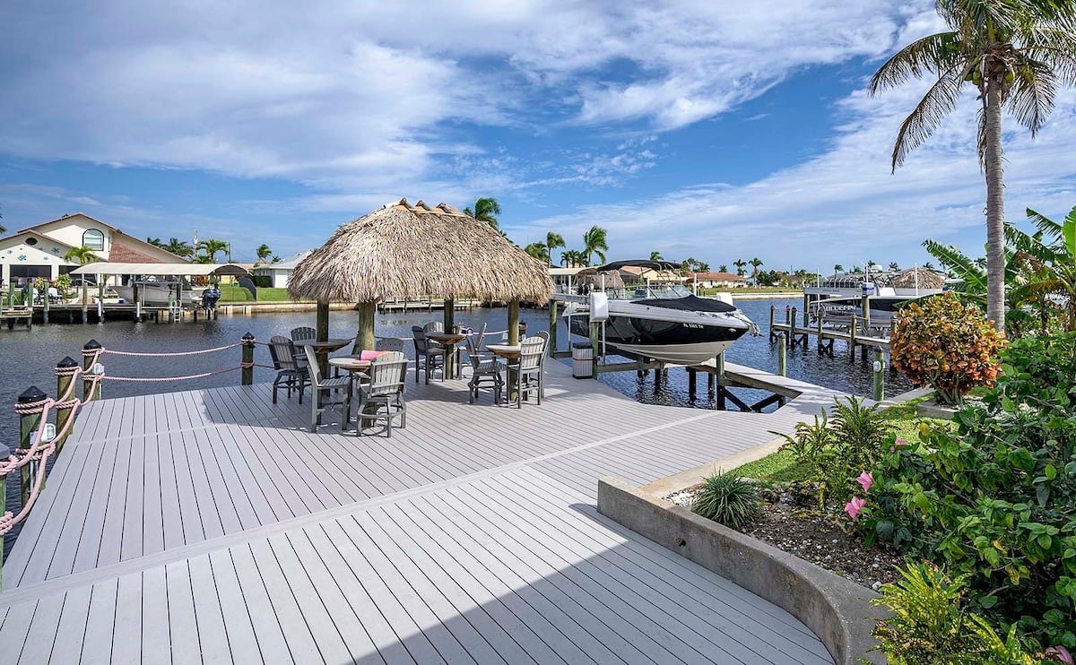 Salzwasser-Pool am Kanal mit privatem Dock in SE Cape Coral.