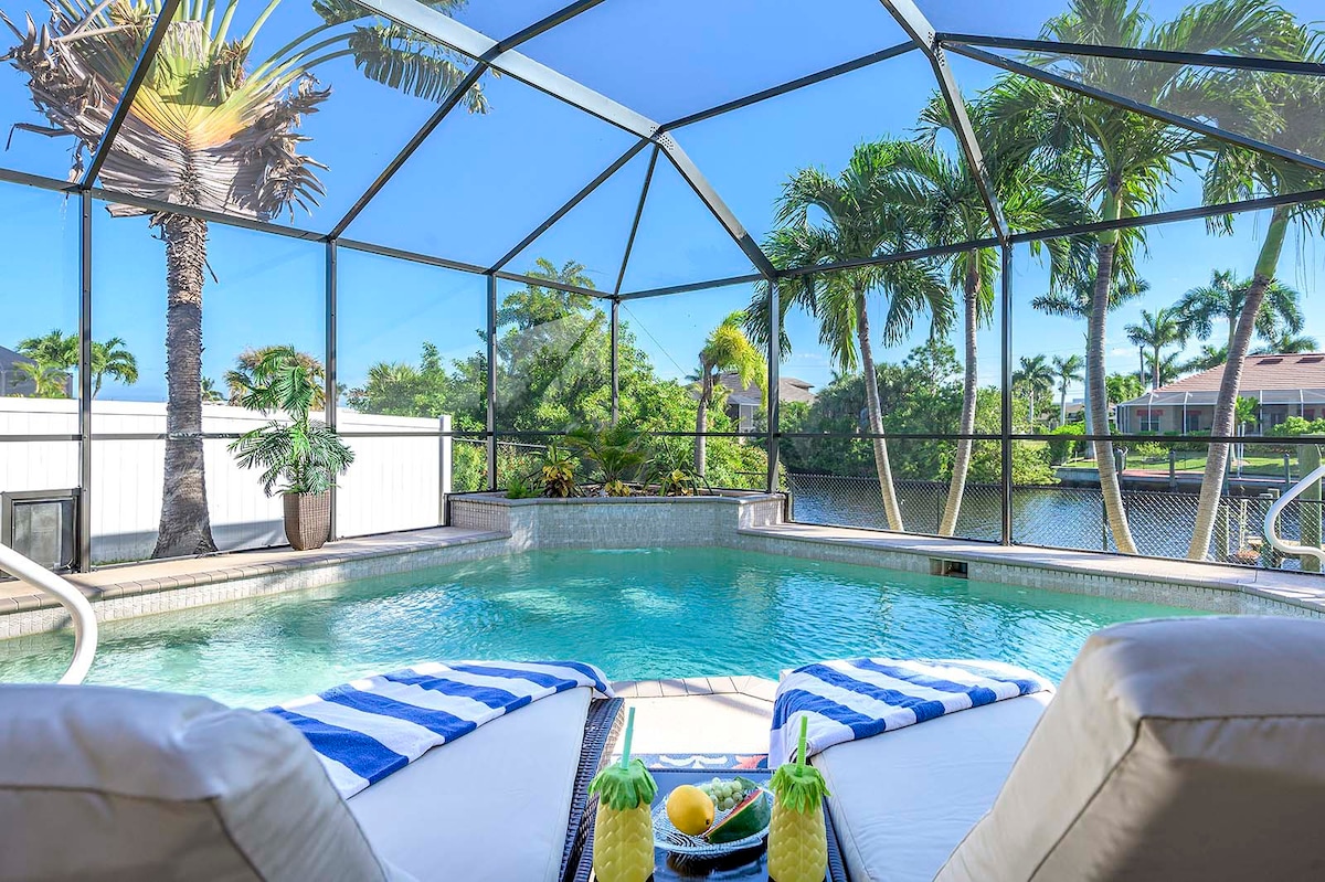 Veranda mit Blick auf den Kanal und Bootssteg.