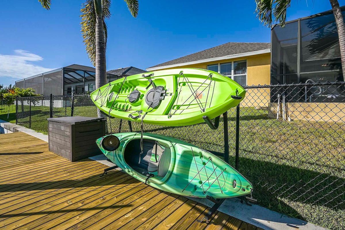 Veranda mit Blick auf den Kanal und Bootsanleger.