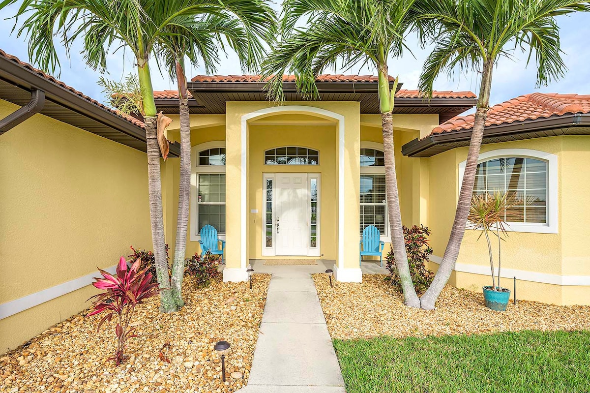 Beheizter Pool auf der Lanai mit Blick auf den Kanal.