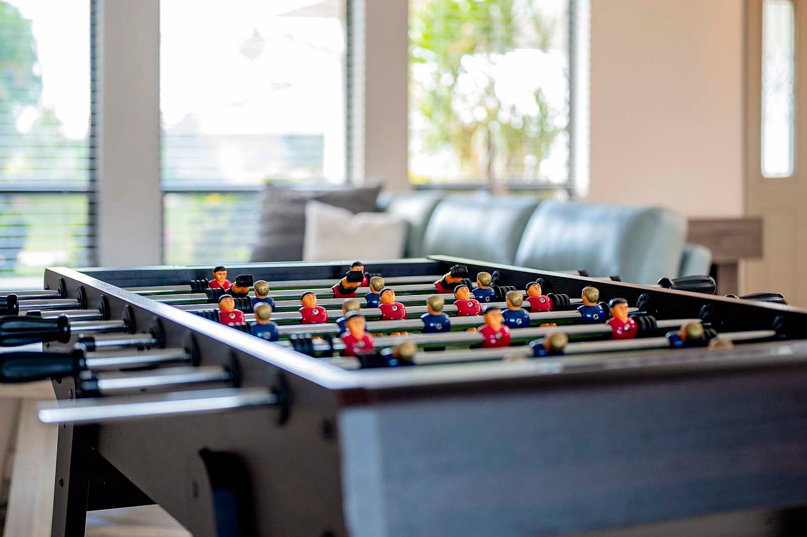 Beheizter Pool mit Lanai und Blick auf den Kanal.